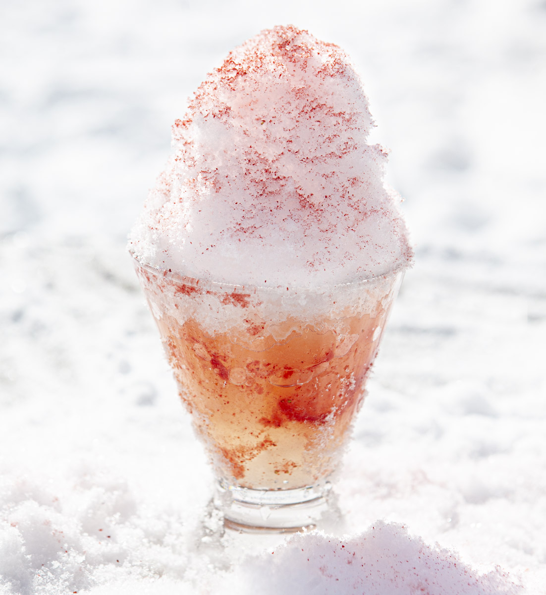 Champagne & Strawberry Snow Cocktail Recipe