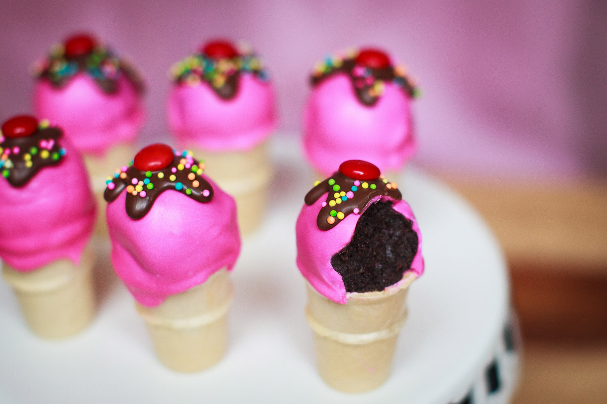 Cookies 'n Cream Ice Cream Cone Cake Pops Recipe (No-Bake)