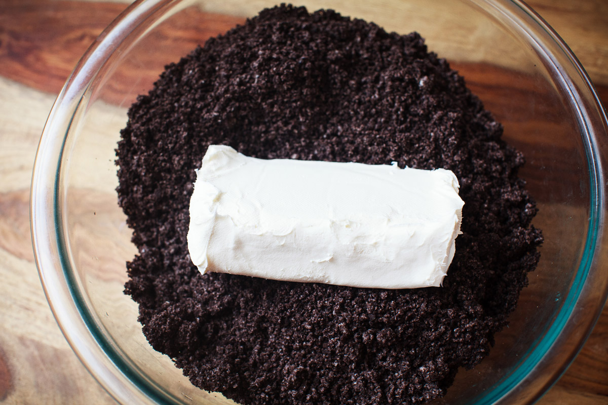 Cookies 'n Cream Ice Cream Cone Cake Pops Recipe (No-Bake)