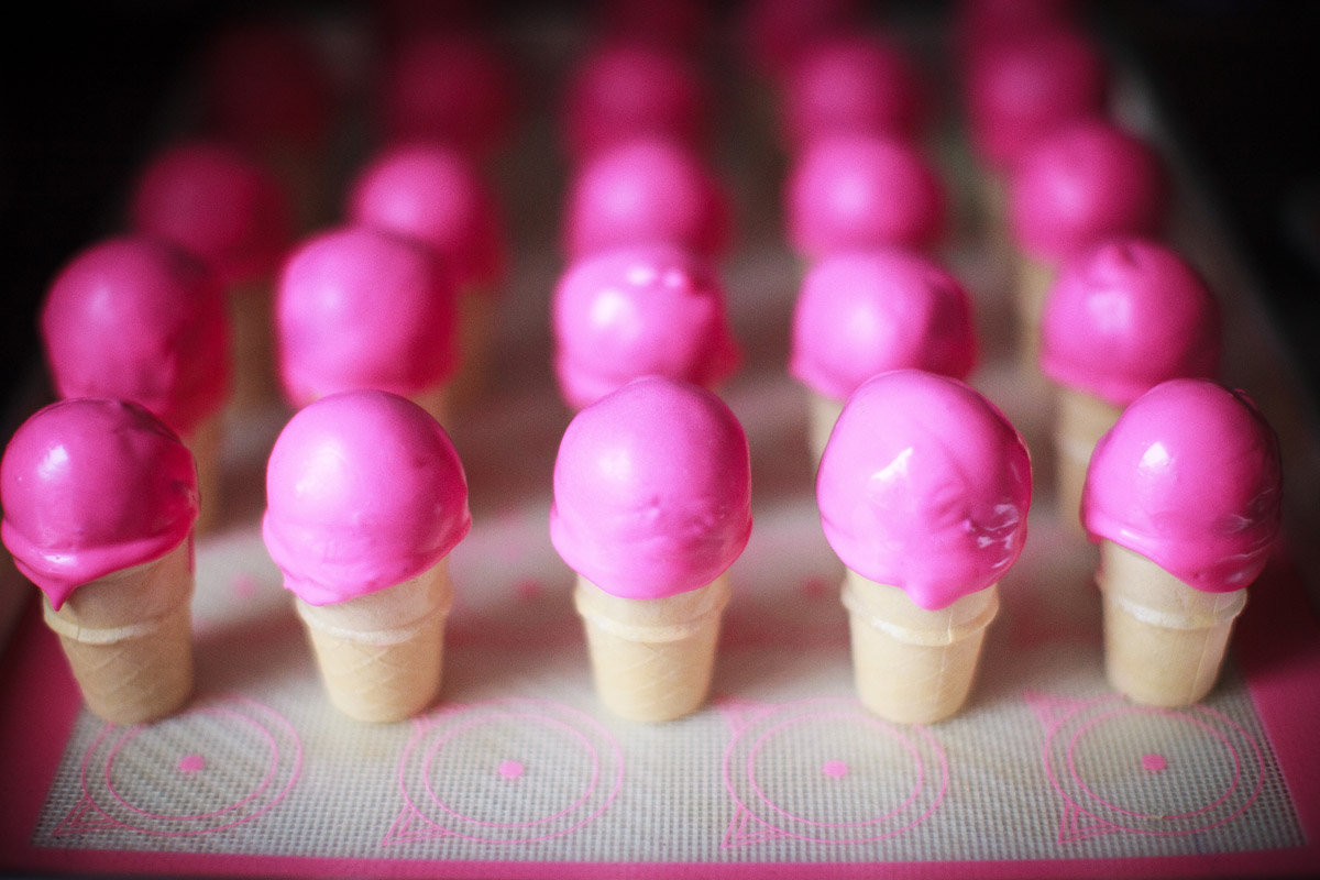 Cookies 'n Cream Ice Cream Cone Cake Pops Recipe (No-Bake)