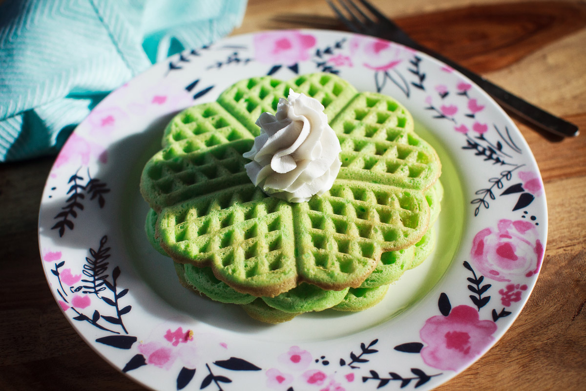 Pandan Waffles Recipe (Bánh Kẹp Lá Dứa)