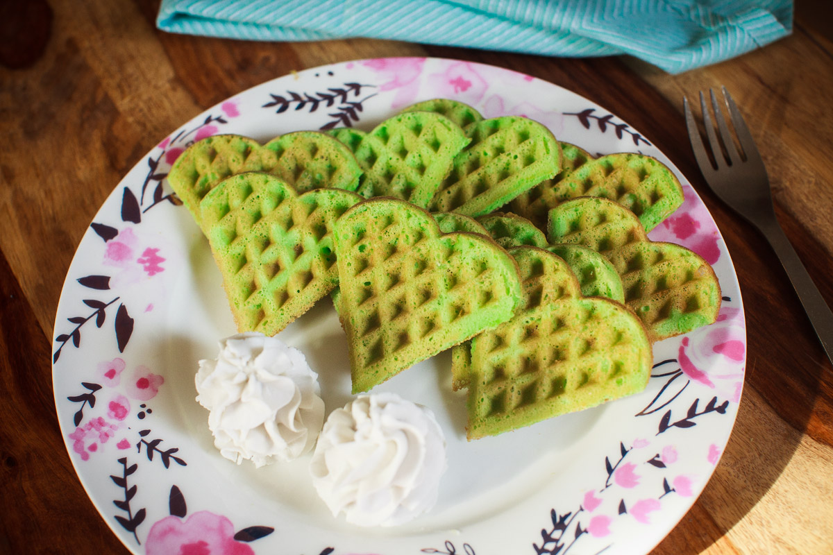 Pandan Waffles Recipe (Bánh Kẹp Lá Dứa)