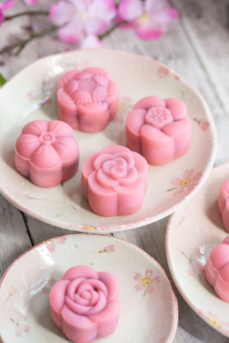 Rice Cakes with Sweet Red Bean Filling Recipe (Snow Skin Mooncakes)
