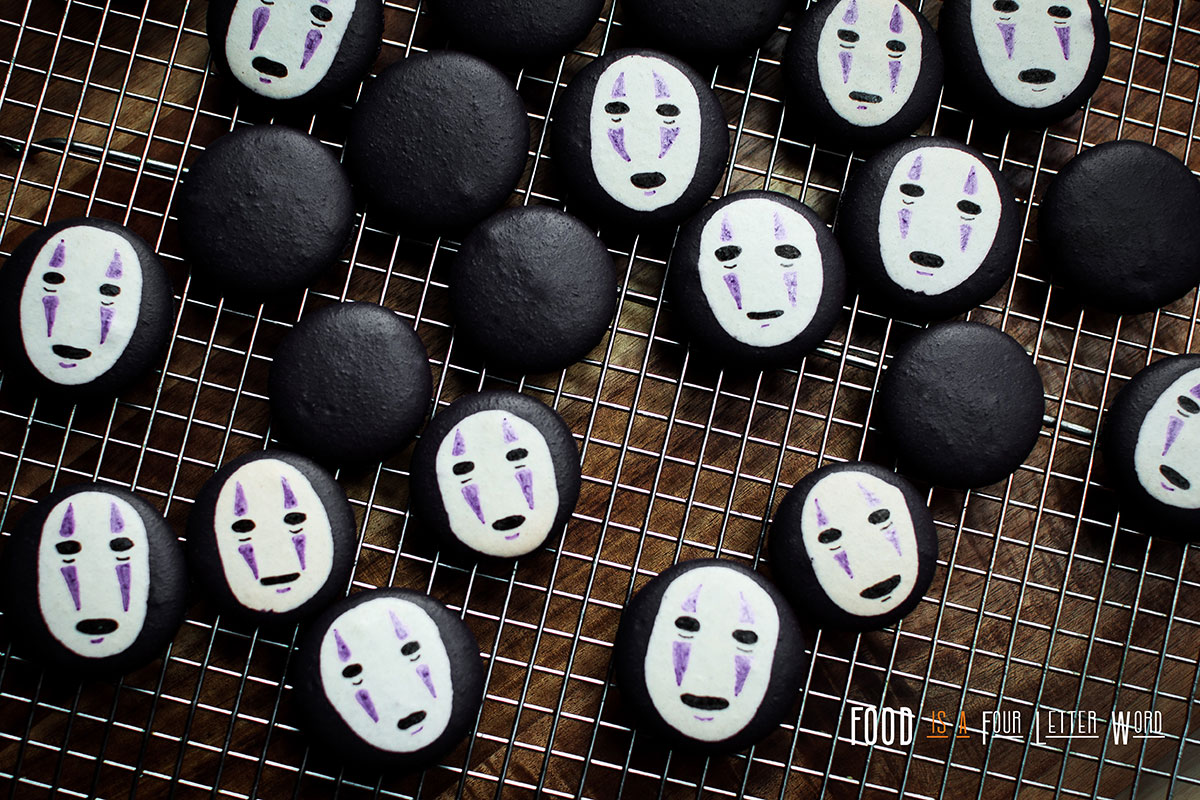 Spirited Away No-Face Macarons Recipe (カオナシ kaonashi)