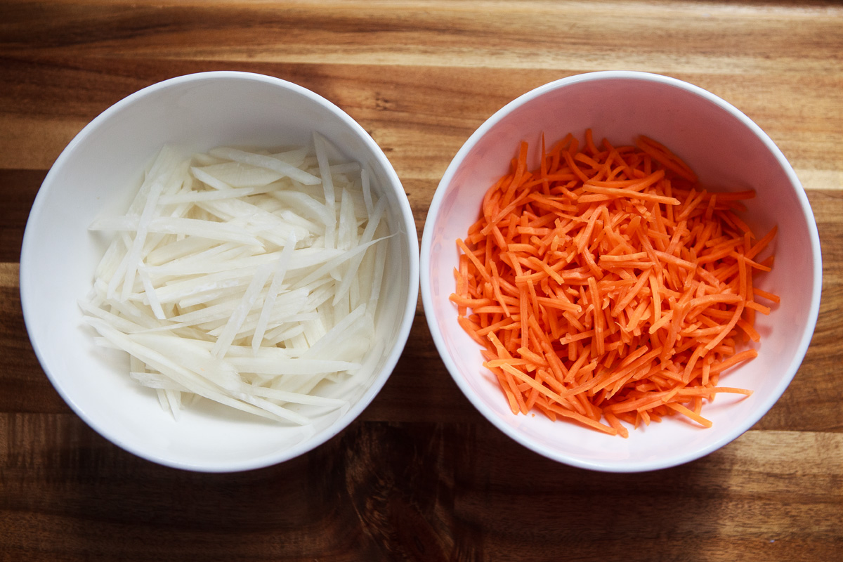 Vietnamese Pickled Daikon & Carrots Recipe (Đồ Chua)